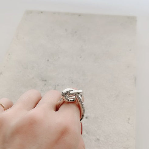 knot ring